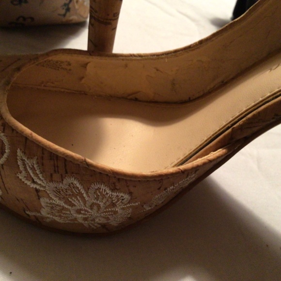 Jessica Simpson beige floral heels 7.5M great condition - Picture 8 of 8